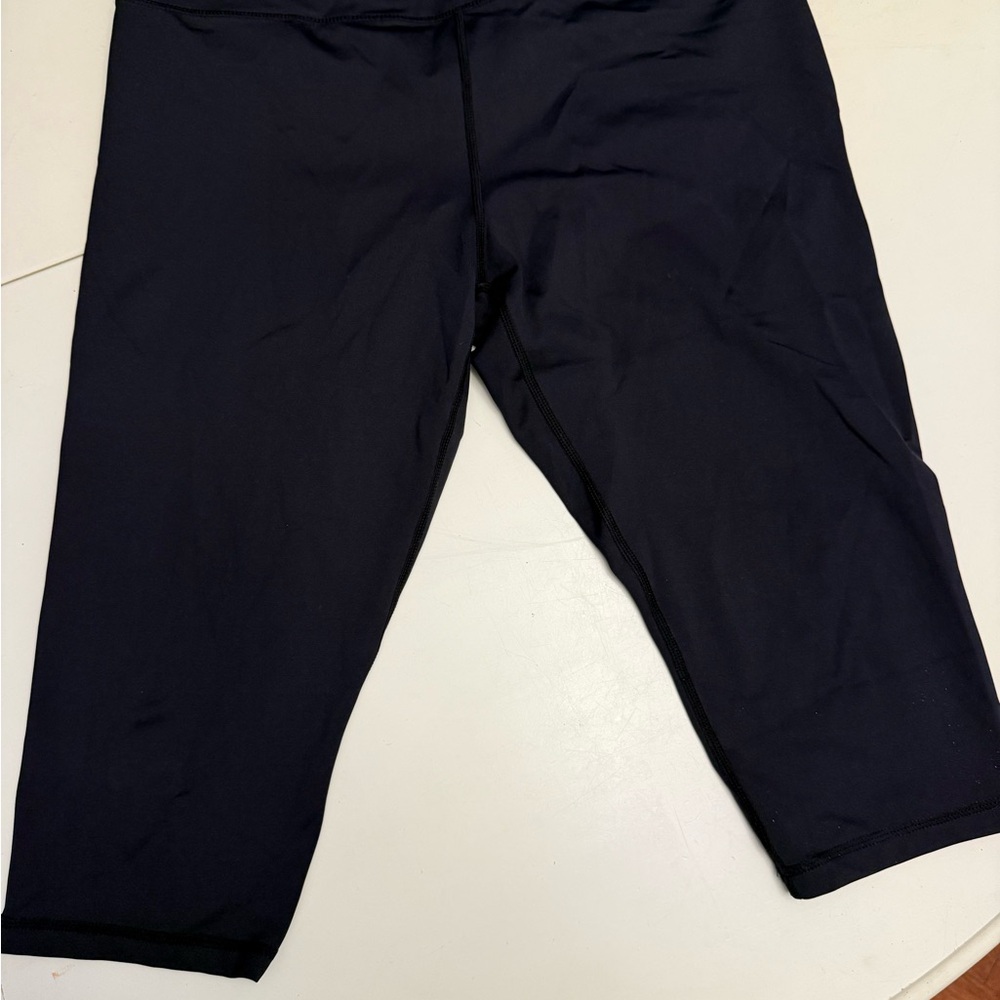 ZYIA Black Activewear Capri Leggings